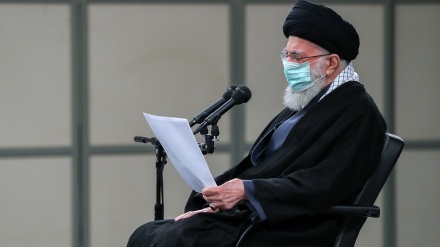 Ayatollah Khamenei: l'esercito è più fedele e rivoluzionario rispetto ai primi giorni della Rivoluzione