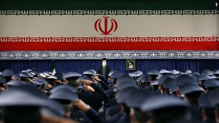 Peringati Baiat Bersejarah, AU Militer Iran Bertemu Rahbar