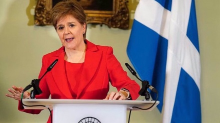 Scotland's First Minister quits, admits she is too divisive for independence