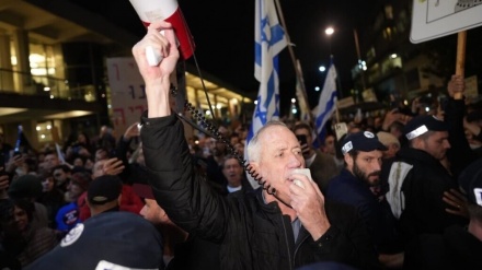 גנץ בהפגנה נגד המהפכה המשפטית: הקול של האזרח לא נגמר בקלפי