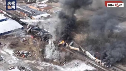 Vazhdon përhapja e rreziqeve nga lëndët kimike të çliruara nga aksidenti i trenit në Ohio të Amerikës