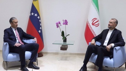 Venezuela calls for greater Iran's role in reviving its oil industry