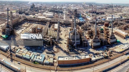 Абаданский нефтеперерабатывающий завод — крупнейший нефтеперерабатывающий завод в Юго-Восточной Азии