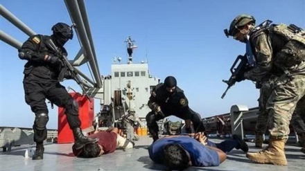 イラン・中露の合同軍事演習、乗っ取られた船の解放訓練を実施