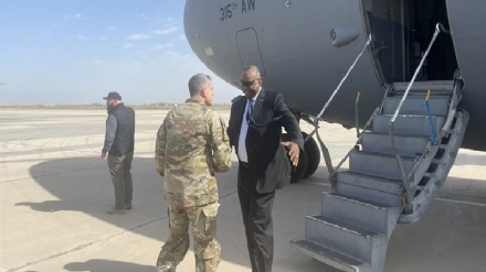 שר ההגנה האמריקני הגיע לביקור פתע בעיראק