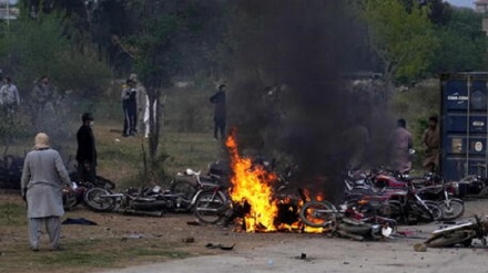 Pakistan: corte sospende mandato di arresto contro l'ex premier