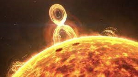Grande tempesta solare, grande 14 volte la Terra, fa sentire i suoi effetti