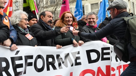  Nationwide rally hits France as Macron insists on pension plans 