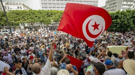  Tunisians hold biggest protest yet against president 