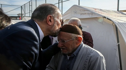 Menlu Iran Kunjungi Korban Gempa Turki