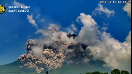 インドネシア・ムラピ山が噴火
