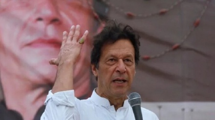 محکمې ته له حاضرېدو څخه د عمران خان ډډه کول او په پاکستان کې د کړکېچ ډېروالی