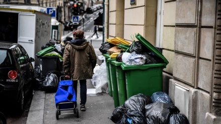环卫工人罢工 巴黎垃圾围城