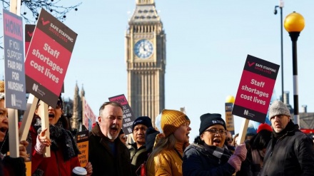  Londoners rally to back NHS doctors ahead of planned three-day strike 