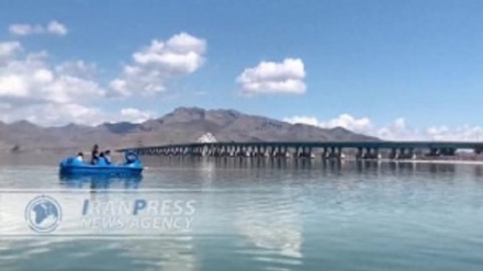 Urmiýa köli; Azerbaýjanda Nowruz syýahatçylara gymmat bahaly köl