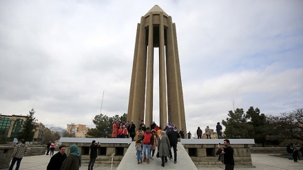 (FOTO) Nowruz, visita a Hamadan, tomba Avicenna - 1