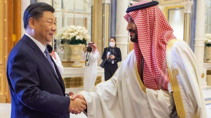 サウジアラビアのムハンマド皇太子と中国の習国家主席（アーカイブ写真）