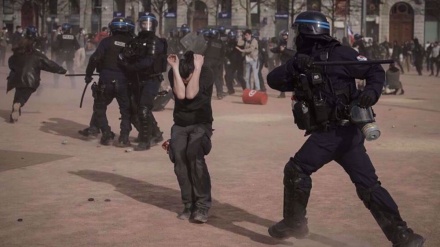 Rights groups slam French police brutality against protesters 