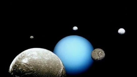 Urano: due satelliti stanno emettendo ‘materiale’ nello spazio