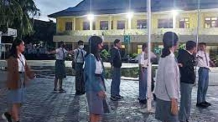 in Indonesia scoppia la protesta di studenti e genitori