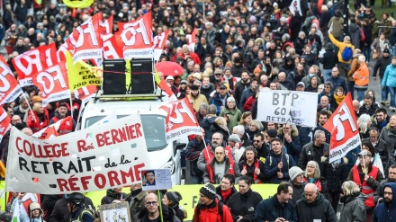 仏上院が年金改革を可決、大規模な抗議活動押し切り