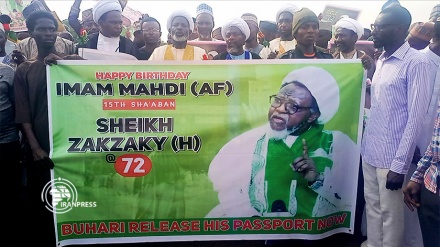 (VIDEO) Marcia degli sciiti in Nigeria per la festa dell'Imam Mahdi (AJ)