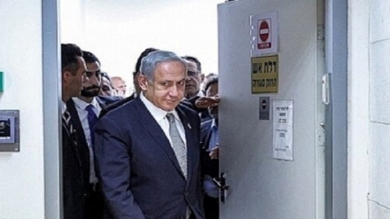 Бинямин Нетаняҳу Британиядаги намойишчилардан қочиб кетди 