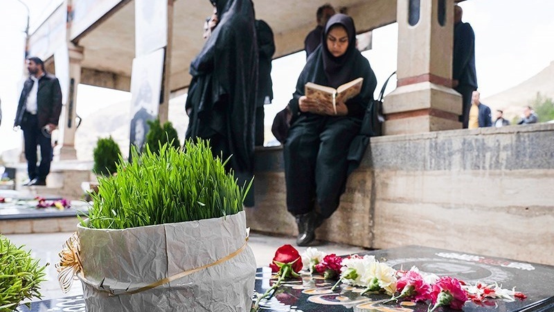 Warga Iran ziarah kubur pada hari Kamis setiap akhir tahun Hijriah Syamsiah (akhir bulan Sya\'ban).