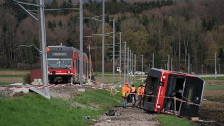 Due treni deragliano in Svizzera, diversi feriti