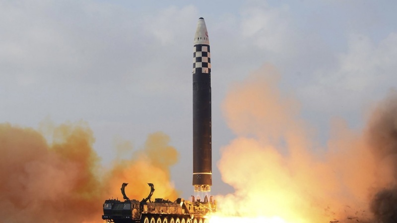北朝鮮が弾道ミサイル発射