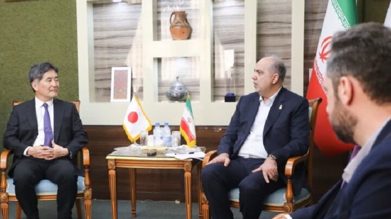チャーバハール自由経済特区機関のモガッダム代表と相川一俊・駐イラン日本大使との会談