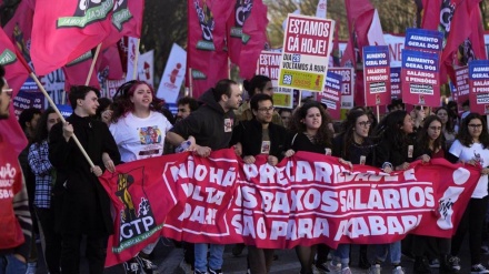 Portogallo, in migliaia hanno protestato contro bassi stipendi e prezzi generi alimentari 