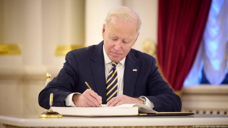 Biden nënshkroi projektligjin për të zbuluar origjinën e virusit korona