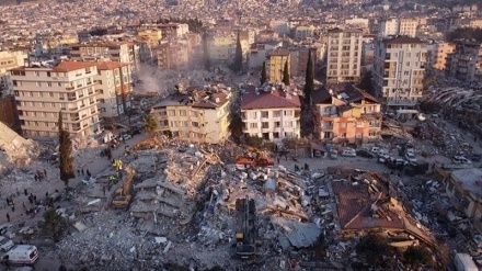 Türkiye sallanmaya devam ediyor; 4,9 büyüklüğünde yeni deprem