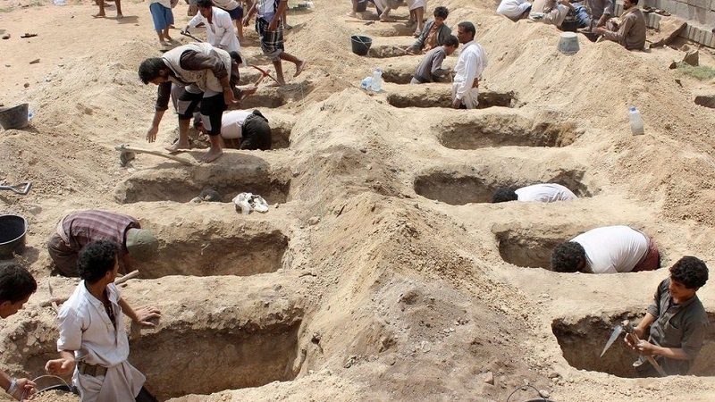 Pemakaman korban serangan udara pasukan koalisi pimpinan Arab Saudi di Yaman.