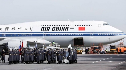 中国の習近平国家主席、モスクワに到着