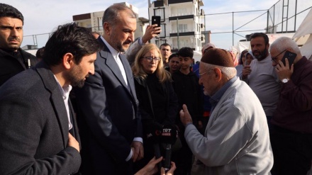 FM visits Turkey’s quake-hit city as people thank Iranians for aid 