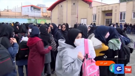 Президент поручил расследовать серийные отравления школьниц в Иране