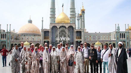 पवित्र नगर क़ुम पहुंचे 87 देशों के 7 हज़ार ग़ैर-मुस्लिम श्रद्धालु