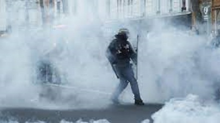 Scontri in Francia, '50 manifestanti feriti, 16 agenti'