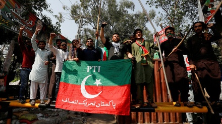ইমরানের বিরুদ্ধে গ্রেফতারি পরোয়ানা স্থগিত করল পাকিস্তান হাইকোর্ট
