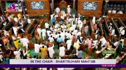 भारतीय संसद में हंगामा, विपक्ष की मांग के आगे सरकार ख़ामोश...वीडियो