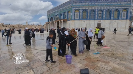(FOTO) Pulizia dei cortili di Al-Aqsa vigilia Ramadan