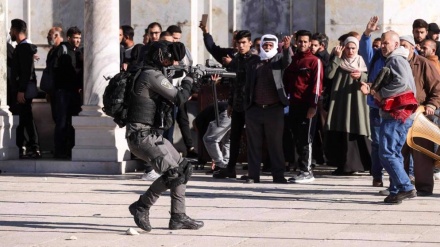 Les fidèles chassés de la mosquée al-Aqsa par l’armée israélienne