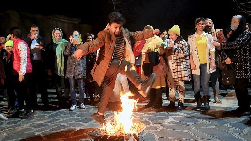 Tradisi kuno Iran pada malam Rabu terakhir setiap tahun Hijriah Syamsiah (HS)