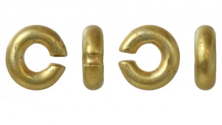 Un anello dalla forma insolita scoperto in Inghilterra: risale a 3000 anni fa