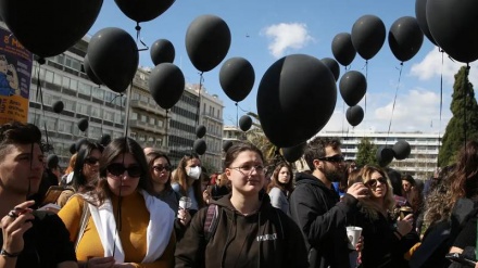 Mijëra protestues përleshen me policinë në Greqi