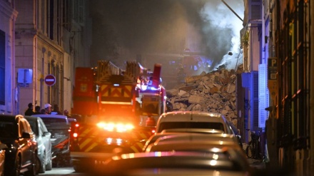Building collapse in France's Marseille injures five, fire hampers search 