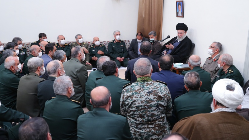 מנהיג המהפכה קיבל  את פני מפקדי וקציני הכוחות המזוינים