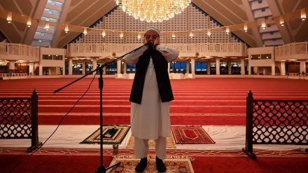 Muazin Masjid Akbar Pakistan Memanggil Umat Beriman